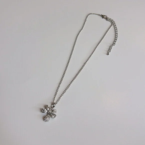 Silver coquette bow necklace - Picture 2 of 5